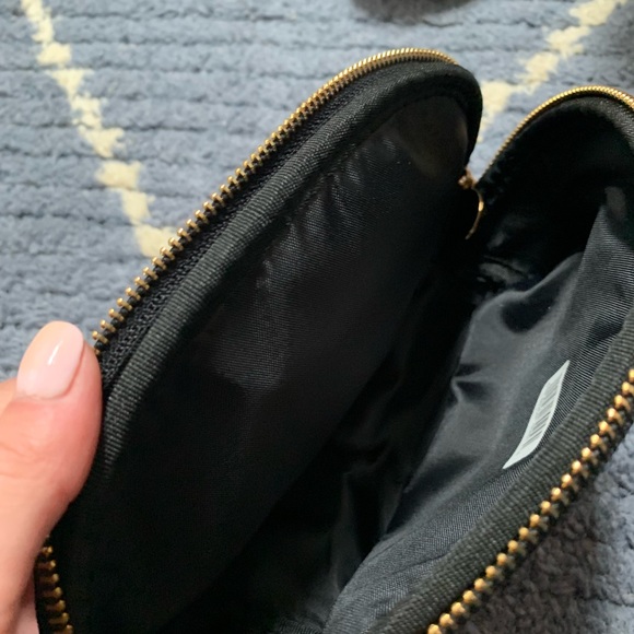 Cosmetic bag NWOT - Picture 3 of 4